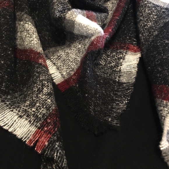 NWT Plaid Blanket Scarf Wrap - Picture 4 of 4